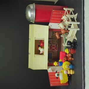 #35 Vintage Fisher Price Play Family Farm 915 Little People Barn & Silo